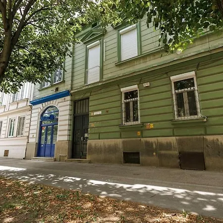 Sophie Belvarosaban *